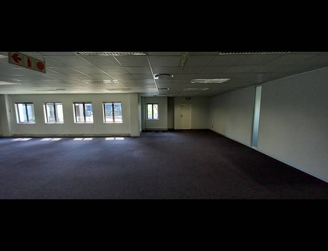 370M² OFFICE TO LET IN LYME PARK